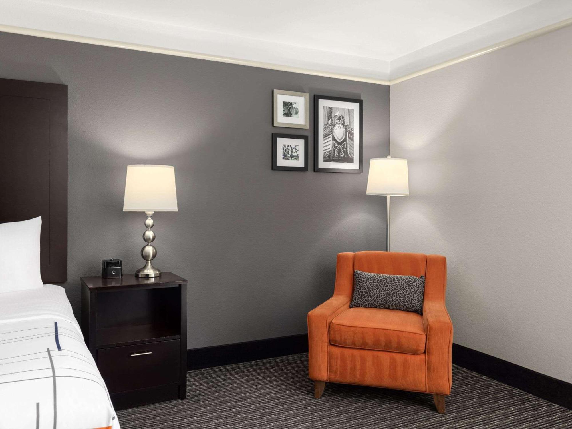 Отель La Quinta By Wyndham Santa Clarita - Valencia Stevenson Ranch Экстерьер фото