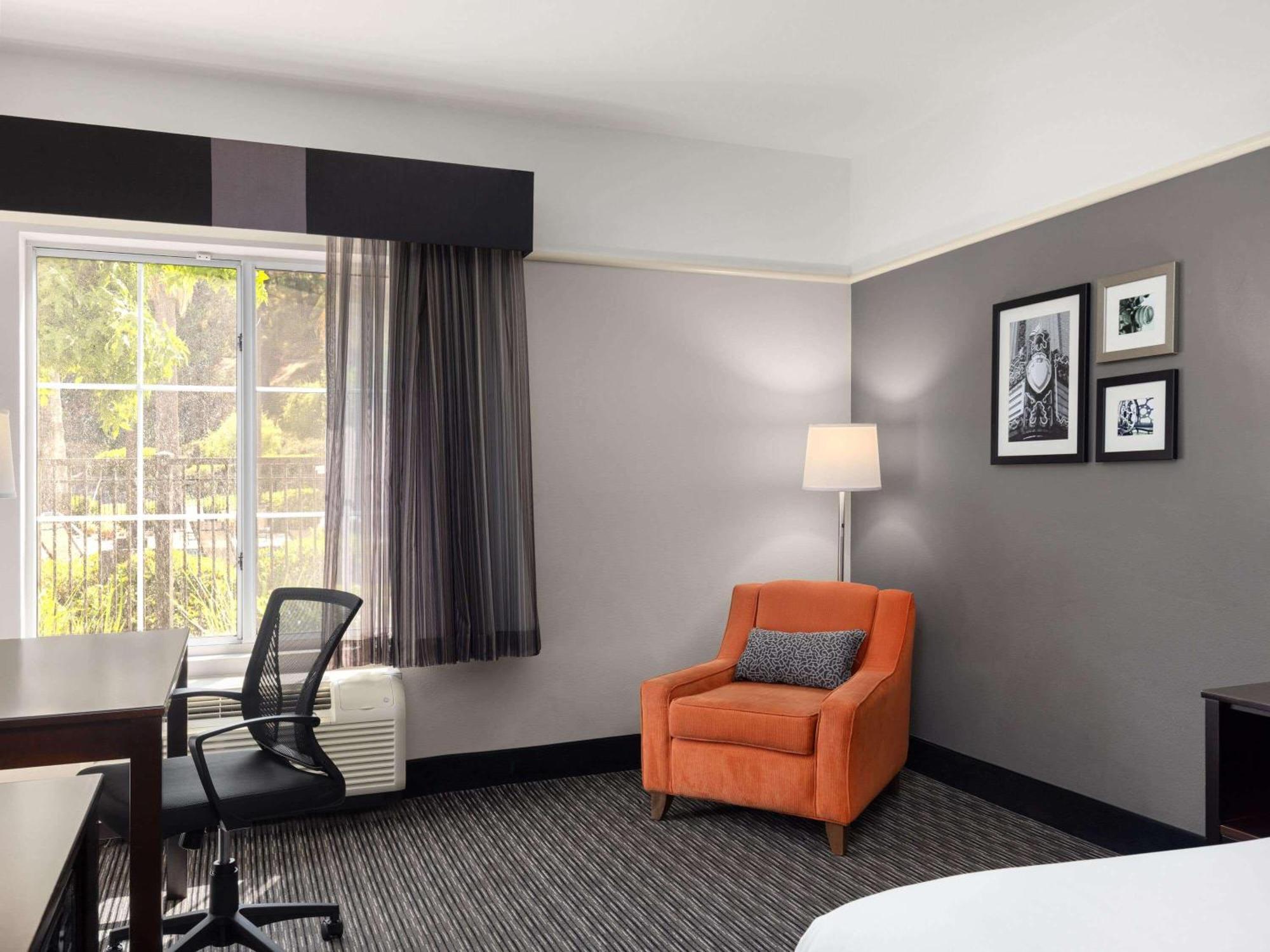Отель La Quinta By Wyndham Santa Clarita - Valencia Stevenson Ranch Экстерьер фото