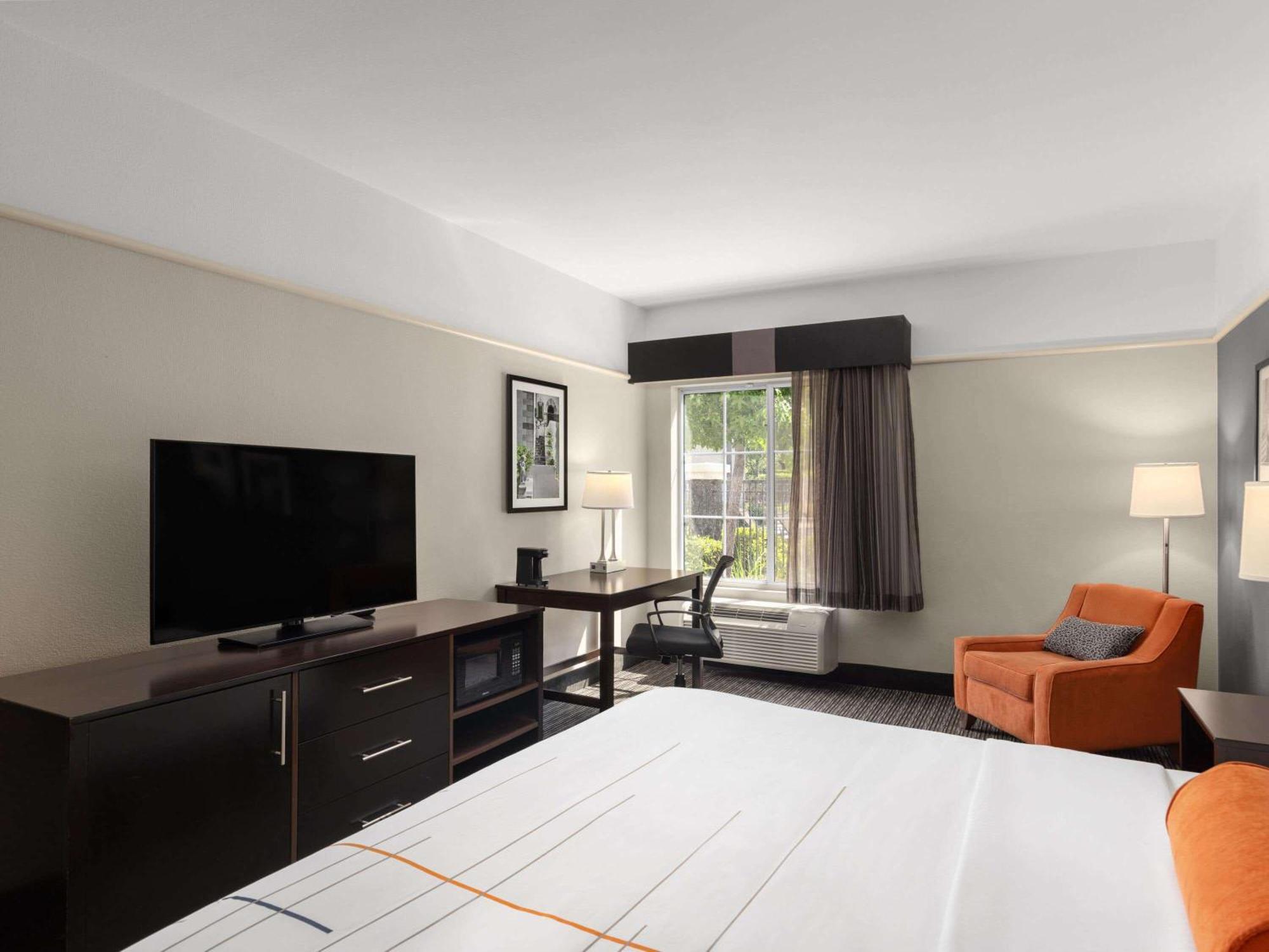 Отель La Quinta By Wyndham Santa Clarita - Valencia Stevenson Ranch Экстерьер фото