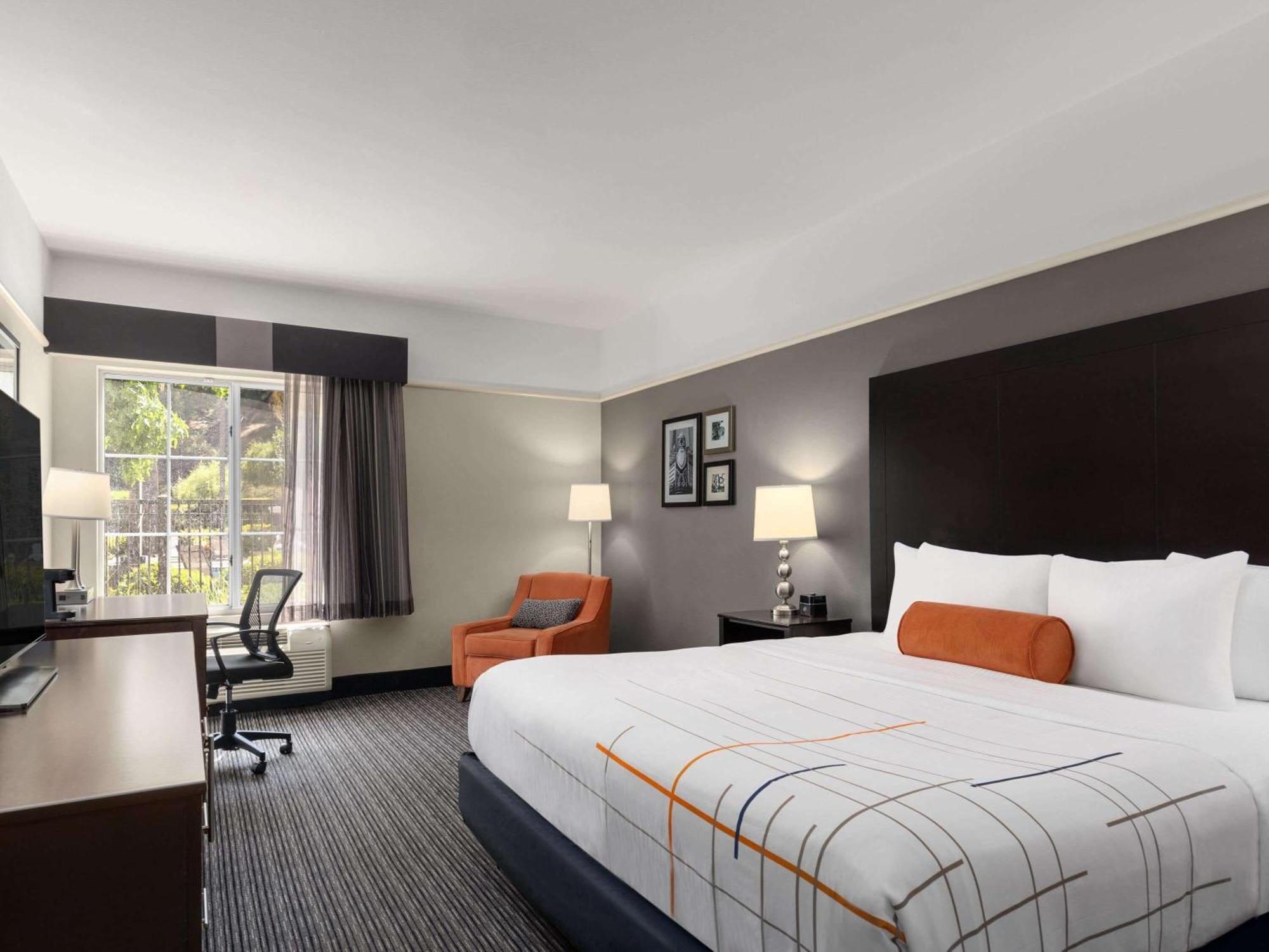 Отель La Quinta By Wyndham Santa Clarita - Valencia Stevenson Ranch Экстерьер фото