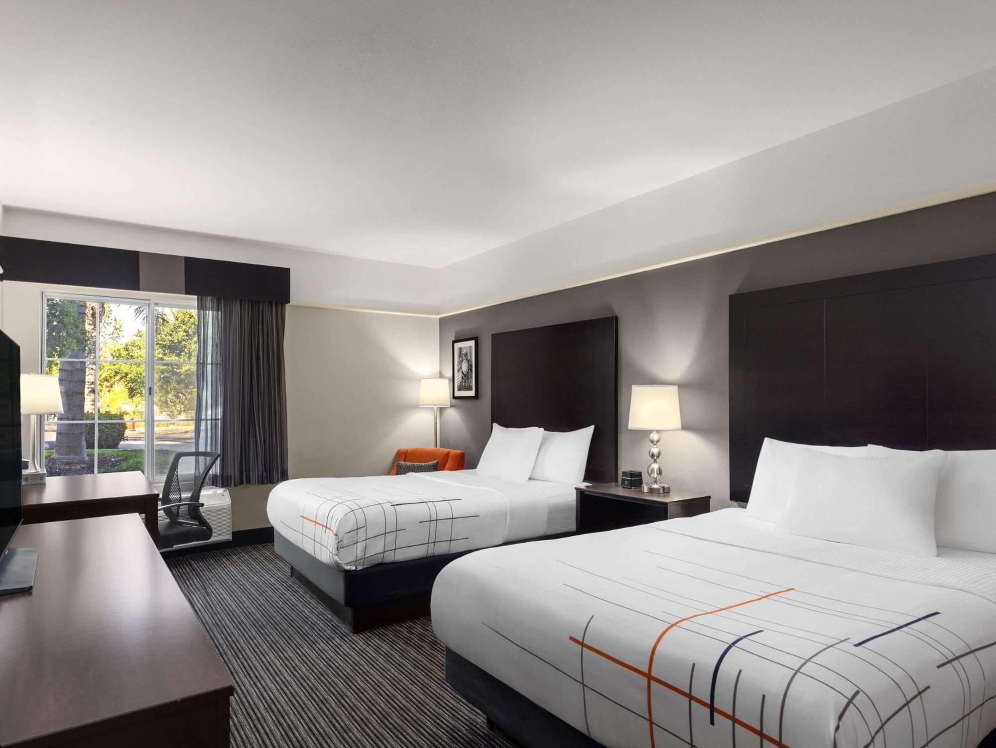 Отель La Quinta By Wyndham Santa Clarita - Valencia Stevenson Ranch Экстерьер фото