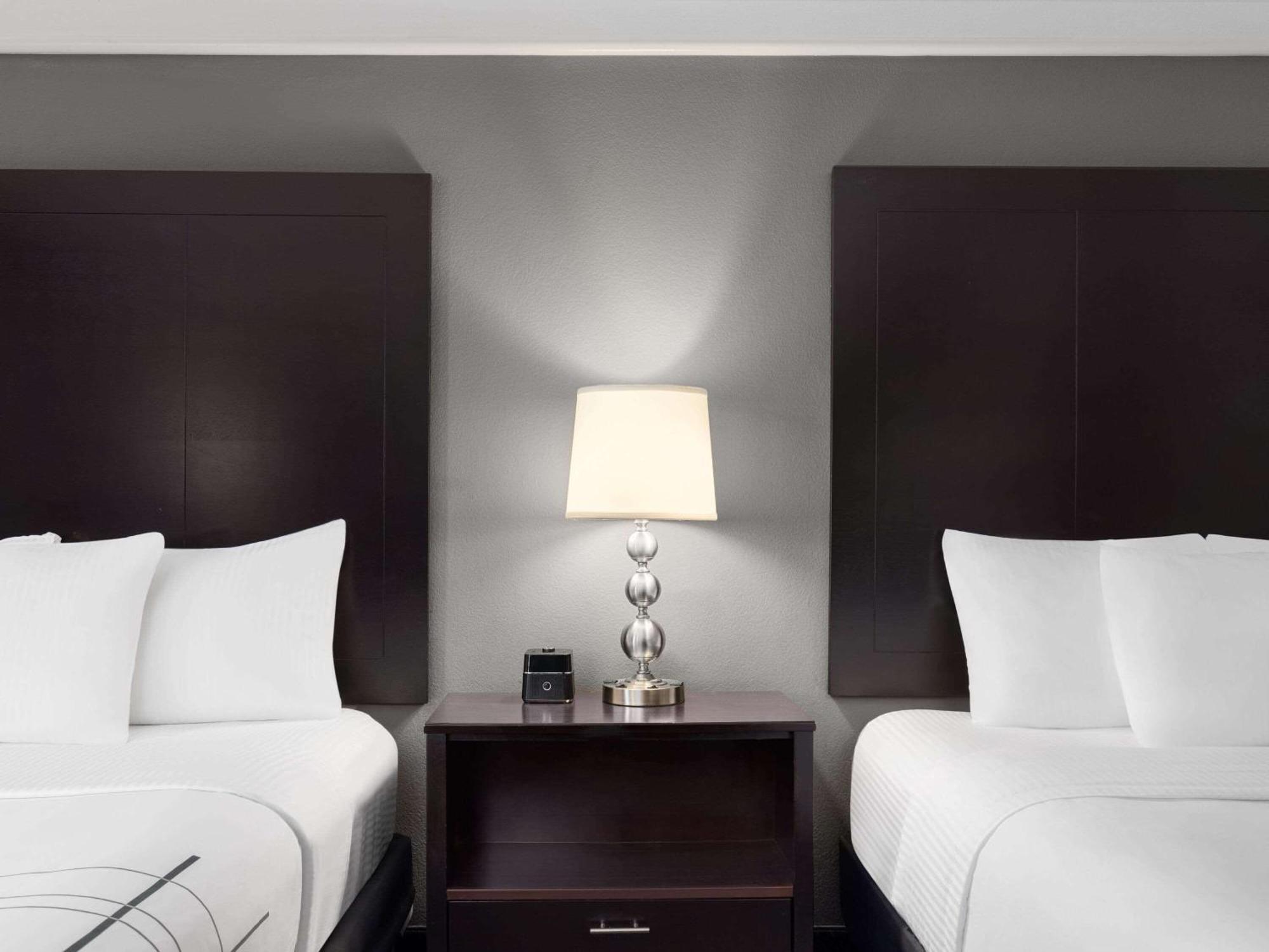 Отель La Quinta By Wyndham Santa Clarita - Valencia Stevenson Ranch Экстерьер фото