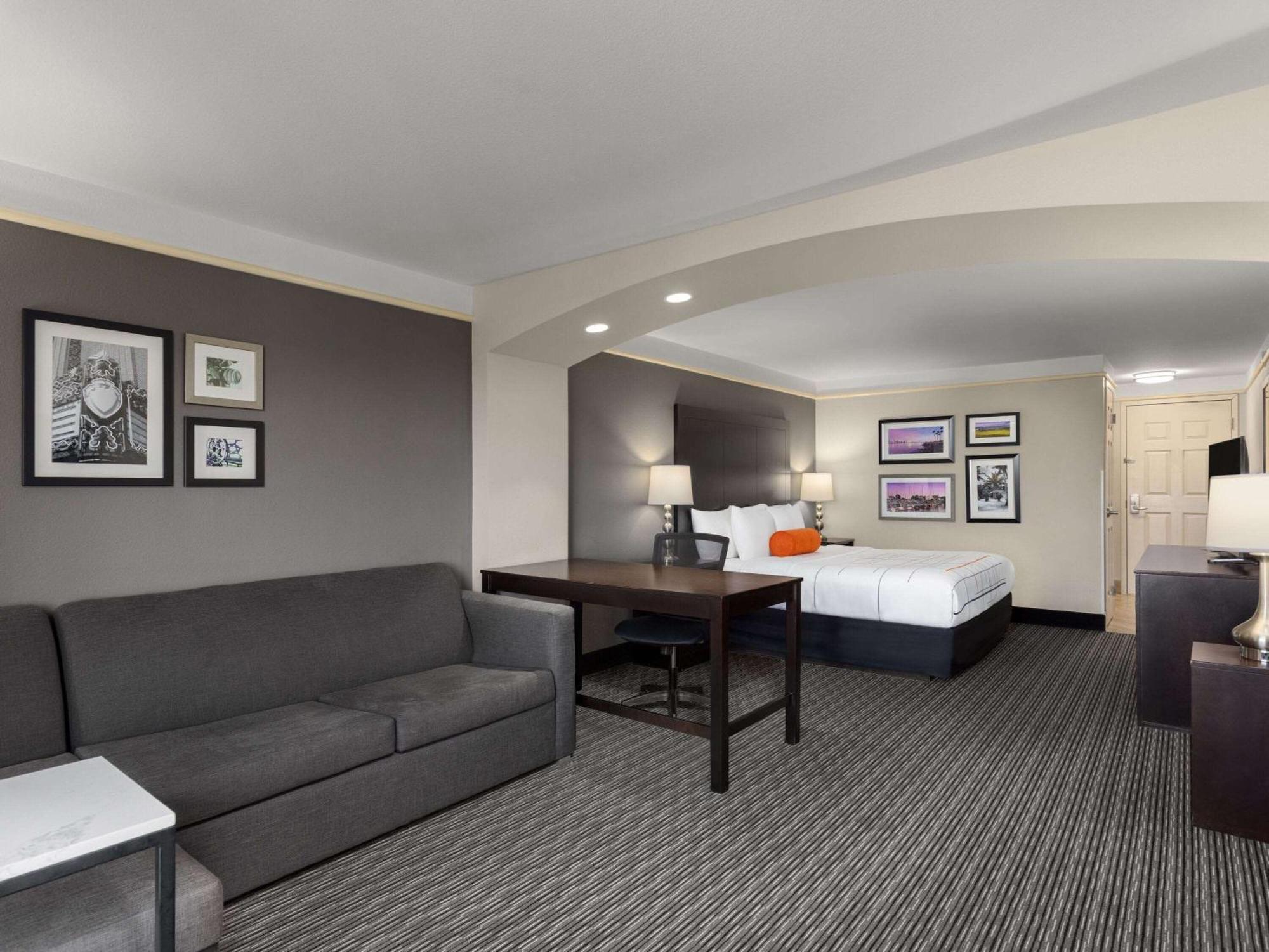 Отель La Quinta By Wyndham Santa Clarita - Valencia Stevenson Ranch Экстерьер фото