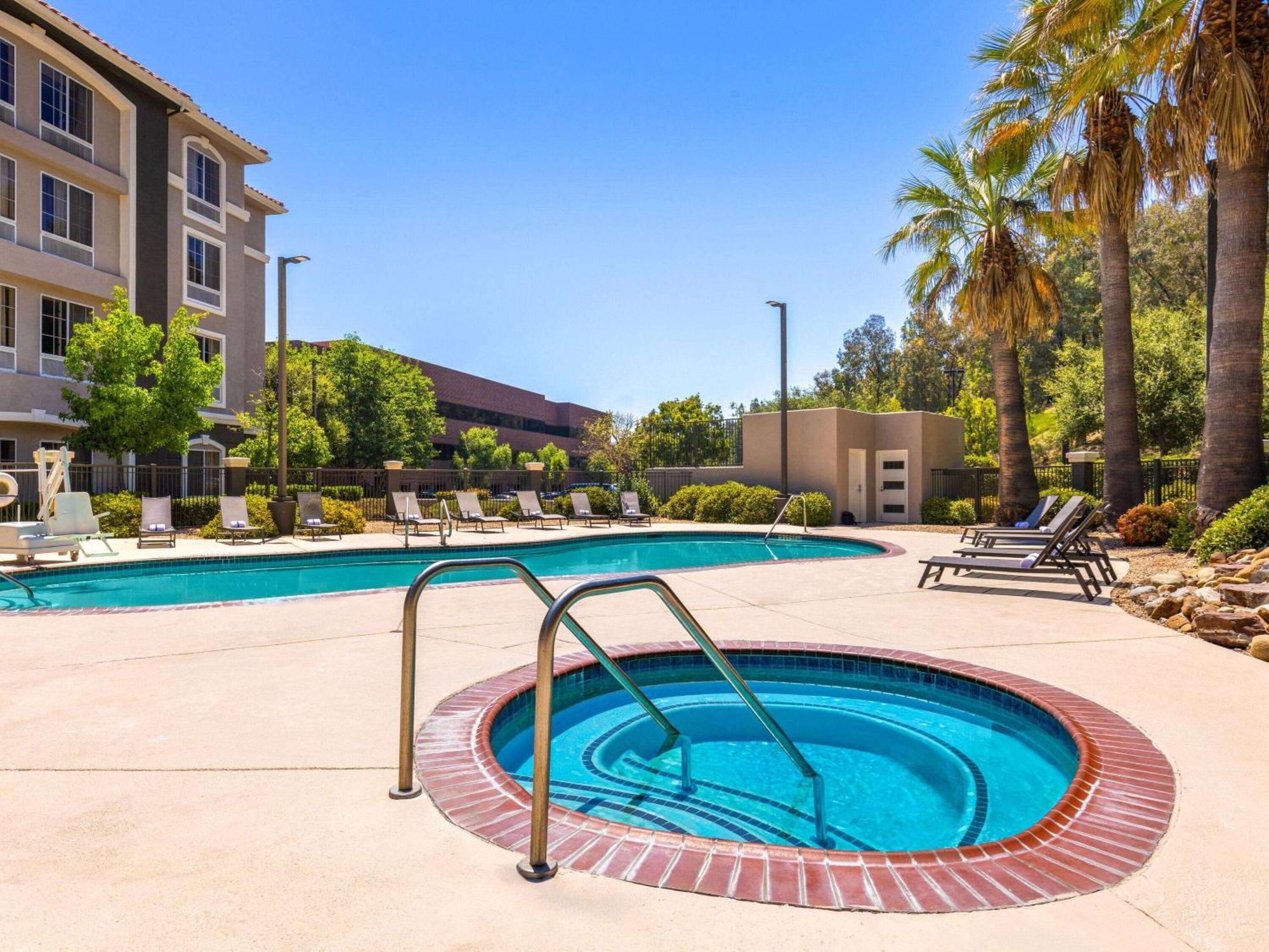 Отель La Quinta By Wyndham Santa Clarita - Valencia Stevenson Ranch Экстерьер фото
