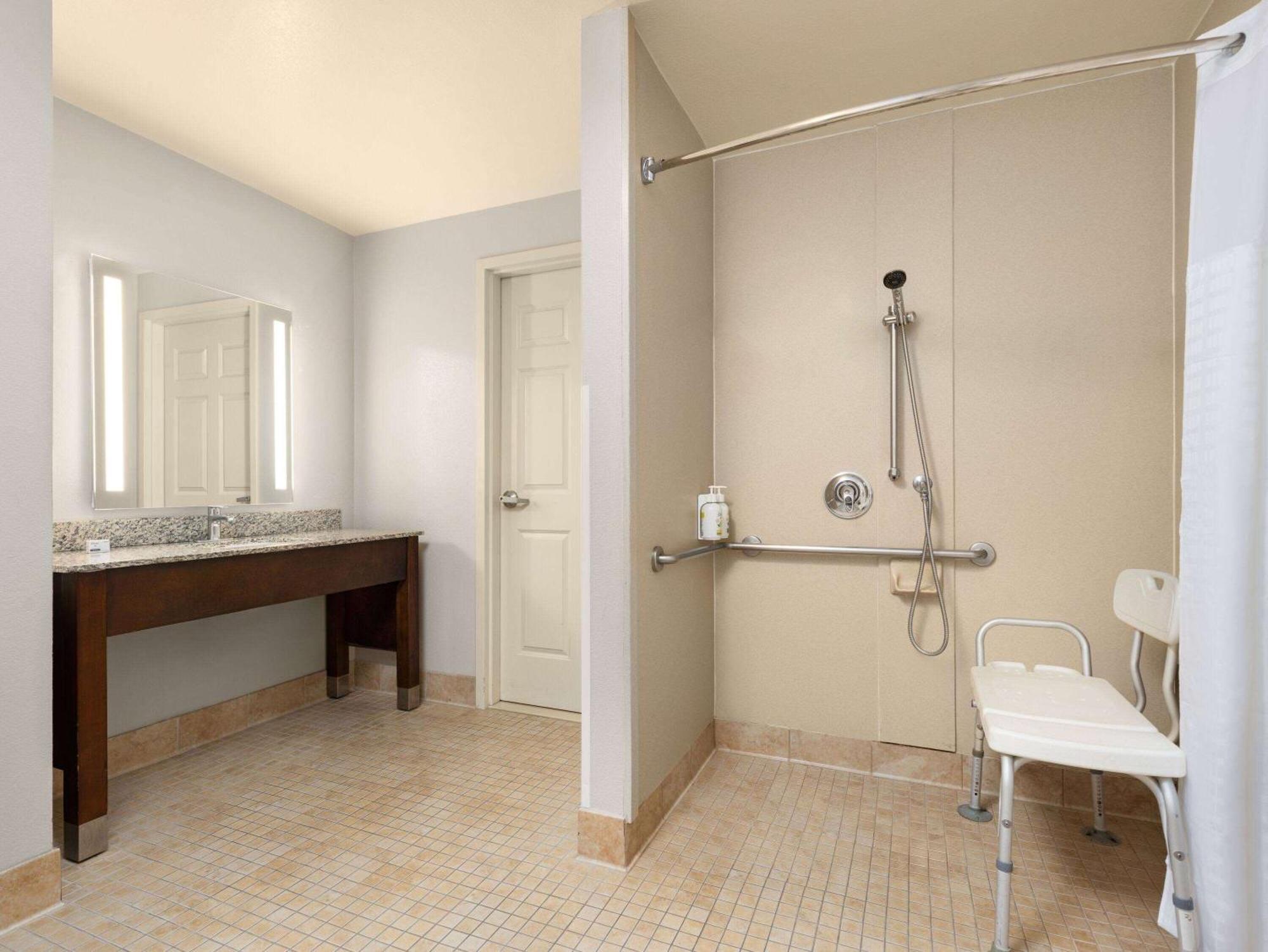 Отель La Quinta By Wyndham Santa Clarita - Valencia Stevenson Ranch Экстерьер фото