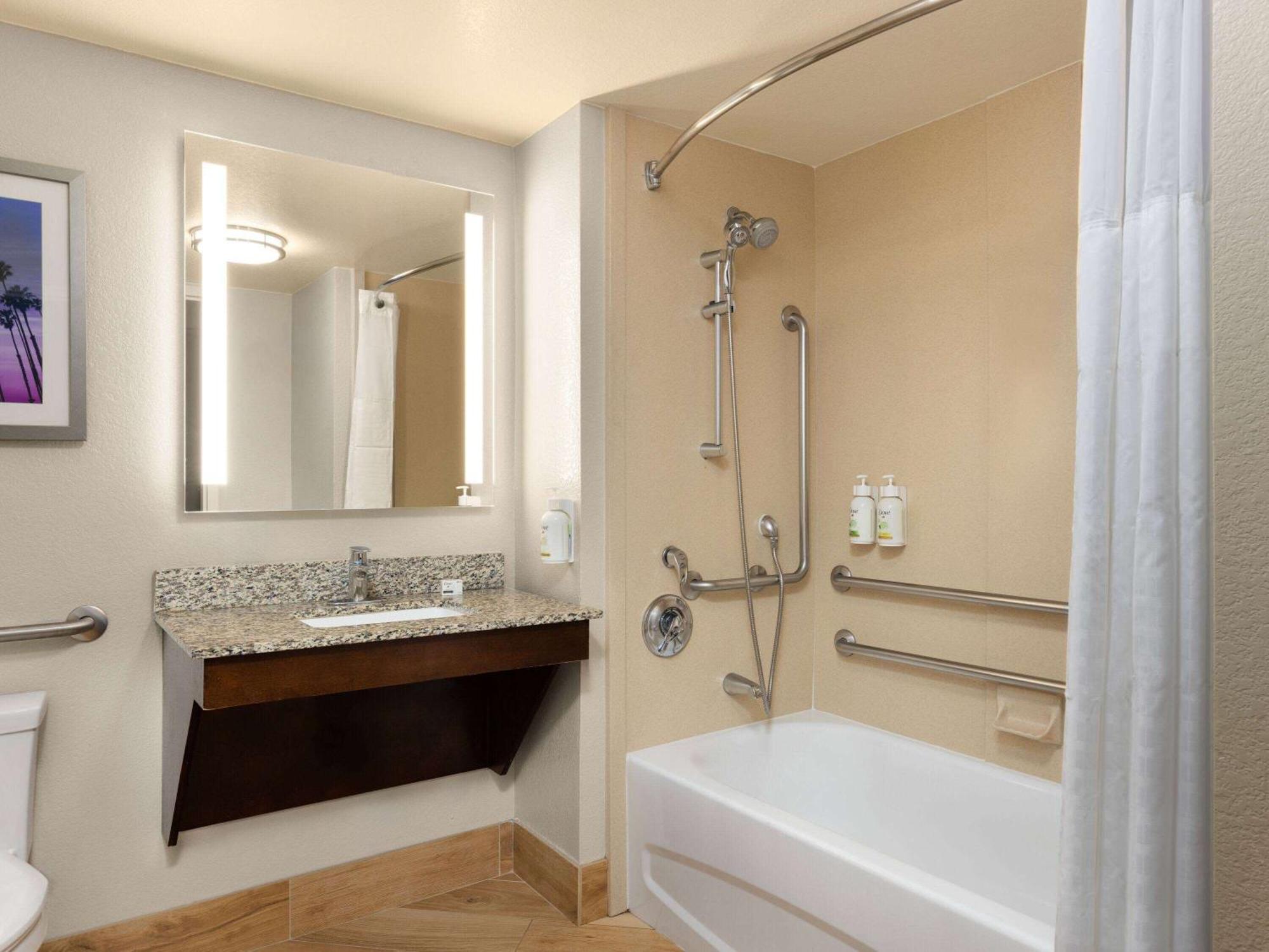 Отель La Quinta By Wyndham Santa Clarita - Valencia Stevenson Ranch Экстерьер фото