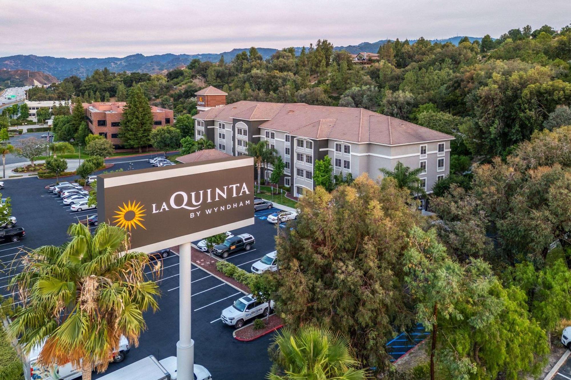 Отель La Quinta By Wyndham Santa Clarita - Valencia Stevenson Ranch Экстерьер фото