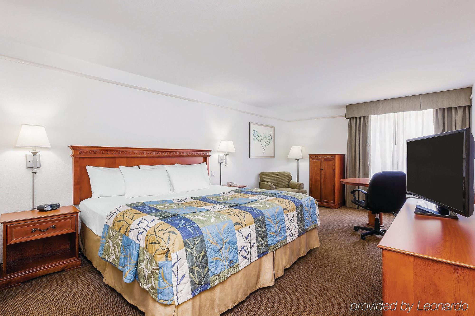 Отель La Quinta By Wyndham Santa Clarita - Valencia Stevenson Ranch Экстерьер фото